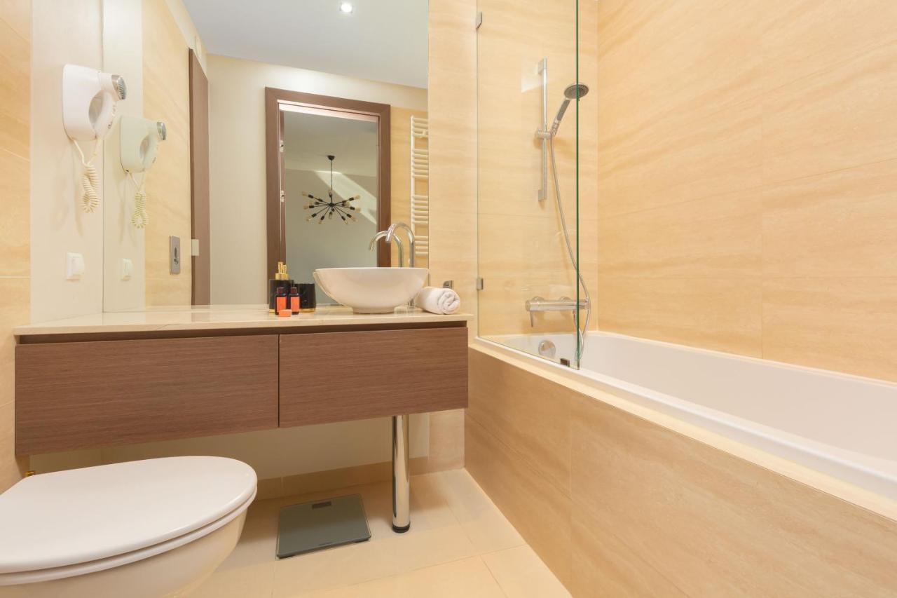 Platinum Towers Apartment With Parking By Renters Prestige Warsaw Ngoại thất bức ảnh